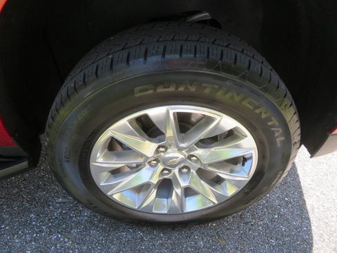 Used 2023 Chevrolet Suburban Premier image 21