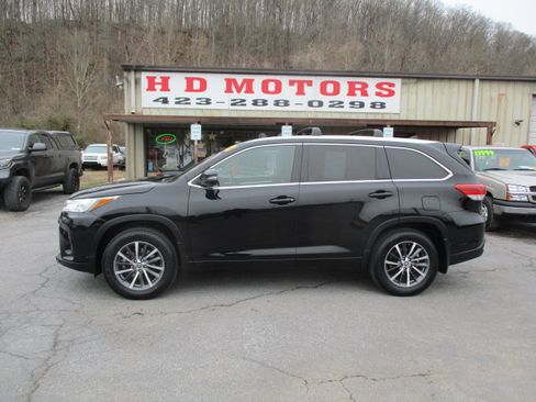 Used 2018 Toyota Highlander XLE image 1