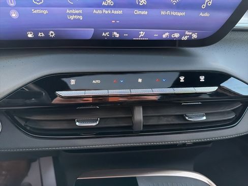 Used 2025 Buick Enclave Avenir image 14