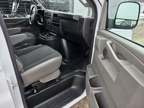 Used 2023 Chevrolet Express 2500 image 10
