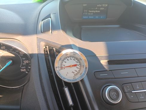 Used 2018 Ford Escape SE image 2