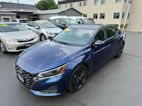 Used 2024 Nissan Altima 2.5 SR FWD image 2