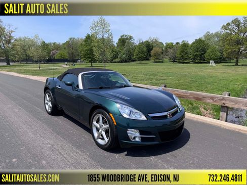 Used 2008 Saturn Sky image 1