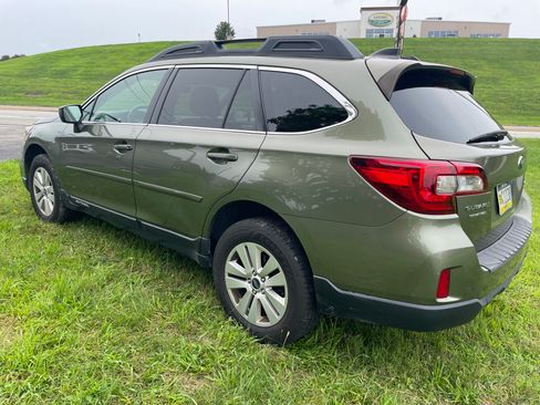 Used 2017 Subaru Outback 2.5i Premium AWD/4WD image 6