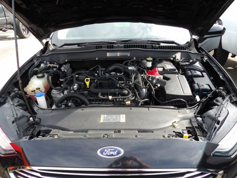 Used 2019 Ford Fusion SE FWD image 21