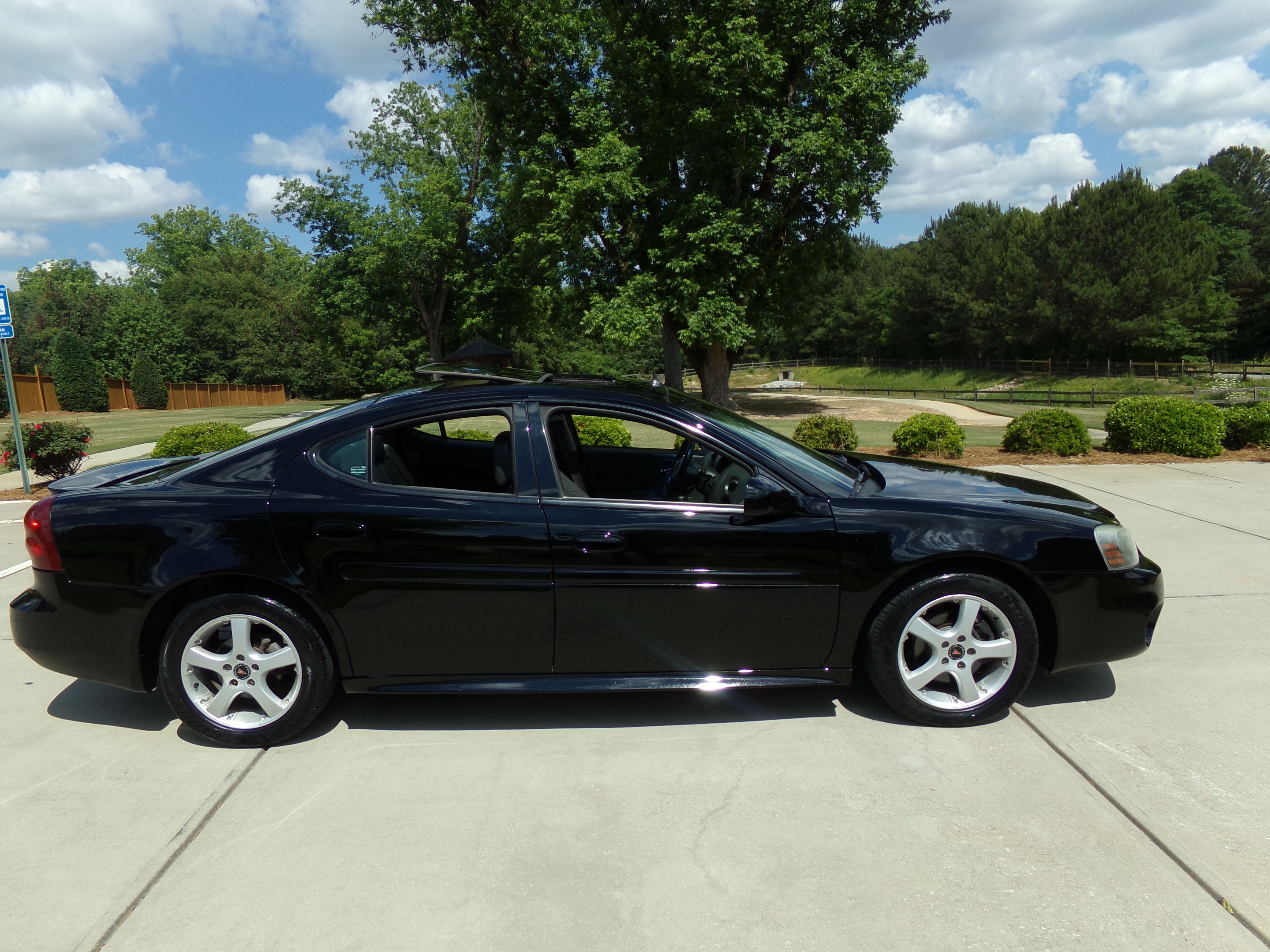 Used 2004 Pontiac Grand Prix GTP FWD image 6