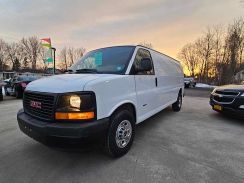 Used 2011 GMC Savana 3500 image 1