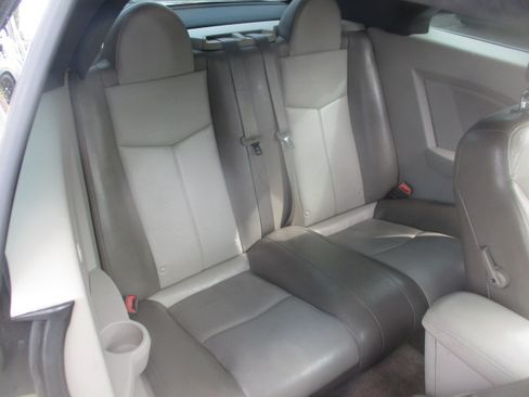 Used 2010 Chrysler Sebring Touring image 10