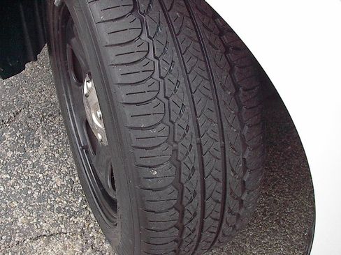 Used 2015 Ford Taurus image 18