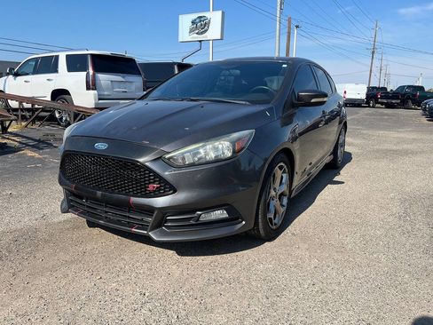 Used 2016 Ford Focus ST image 2
