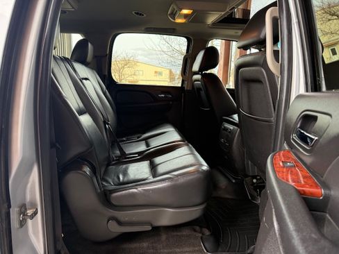 Used 2014 Chevrolet Suburban LT image 22