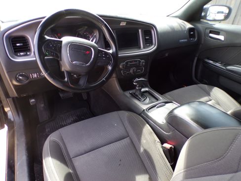 Used 2019 Dodge Charger SXT image 8