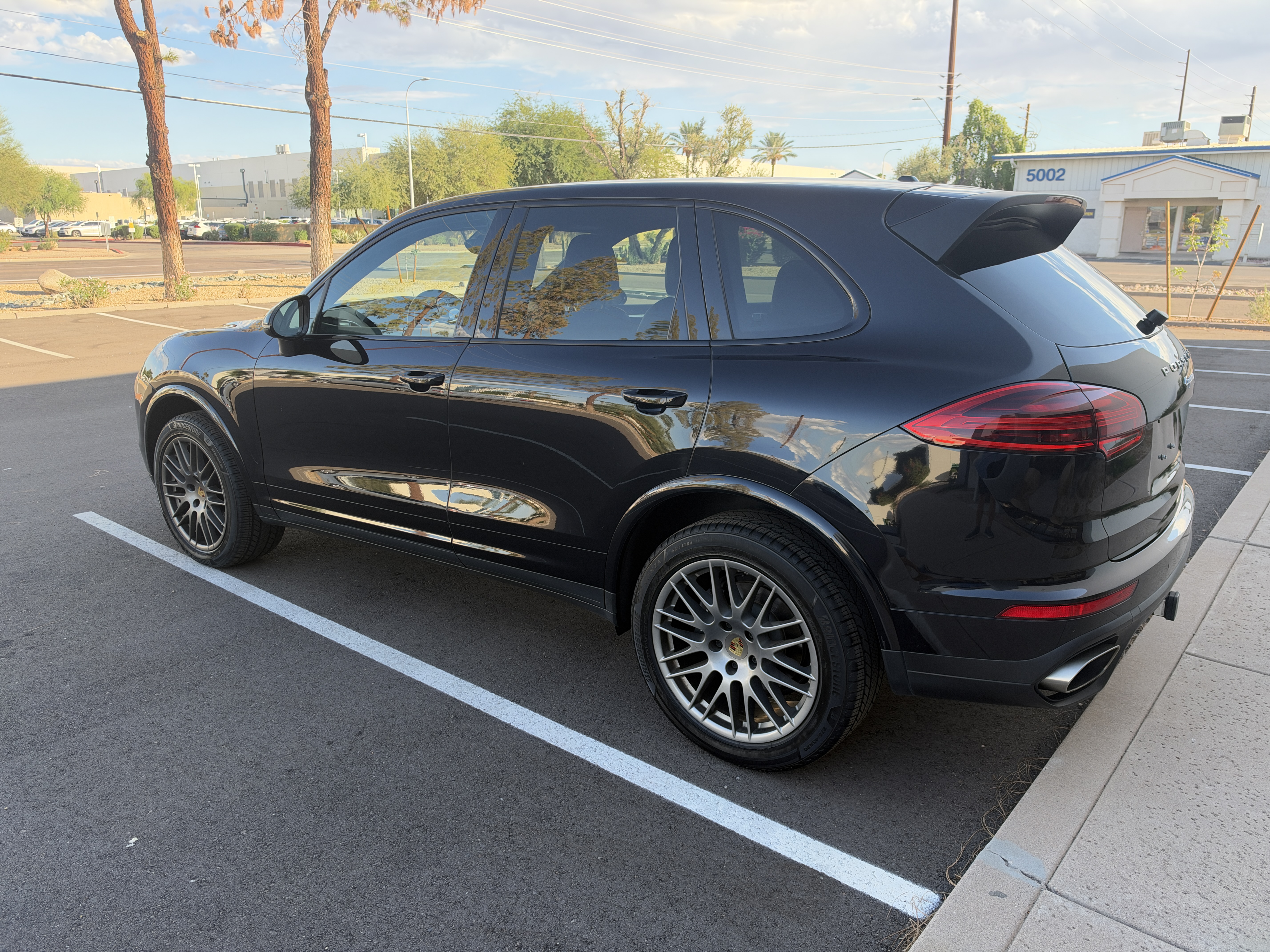 Used 2017 Porsche Cayenne Platinum Edition AWD/4WD image 3