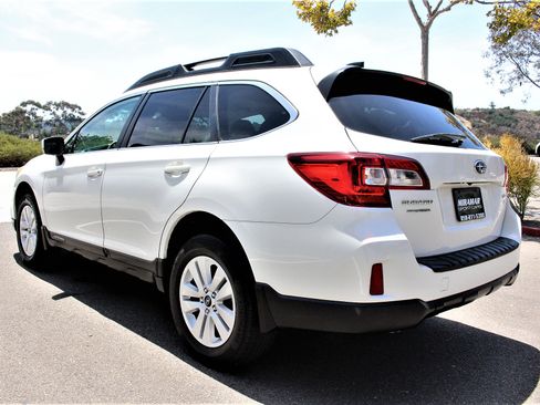 Used 2016 Subaru Outback 2.5i Premium AWD/4WD image 5