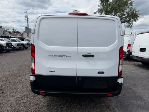 Used 2022 Ford Transit 250 Low Roof AWD image 4