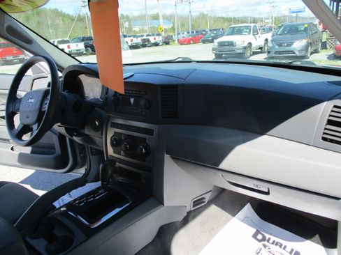 Used 2007 Jeep Grand Cherokee Laredo image 28