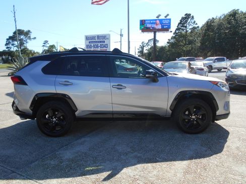 Used 2020 Toyota RAV4 AWD XSE Hybrid image 4