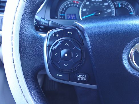 Used 2012 Toyota Camry LE image 28