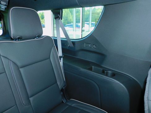 New 2026 Chevrolet Suburban Premier image 27