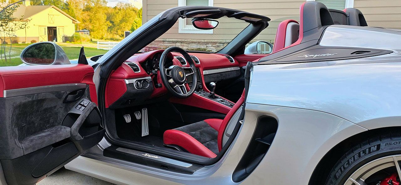 Used 2016 Porsche Boxster Spyder RWD image 46