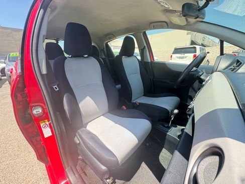 Used 2013 Toyota Yaris 4-Door Hatchback FWD image 19