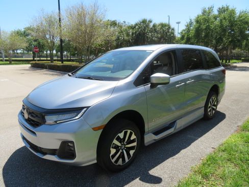 Used 2026 Honda Odyssey EX-L image 16