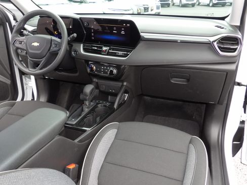 Used 2025 Chevrolet TrailBlazer FWD LT image 5
