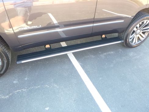 Used 2018 GMC Yukon Denali image 11