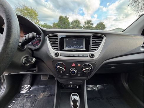 Used 2020 Hyundai Accent SE image 11