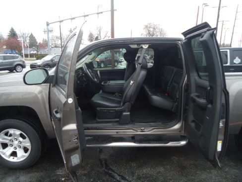 Used 2013 Chevrolet Silverado 1500 Z71 image 9