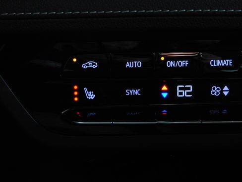 Used 2023 Buick Envision FWD Essence image 32