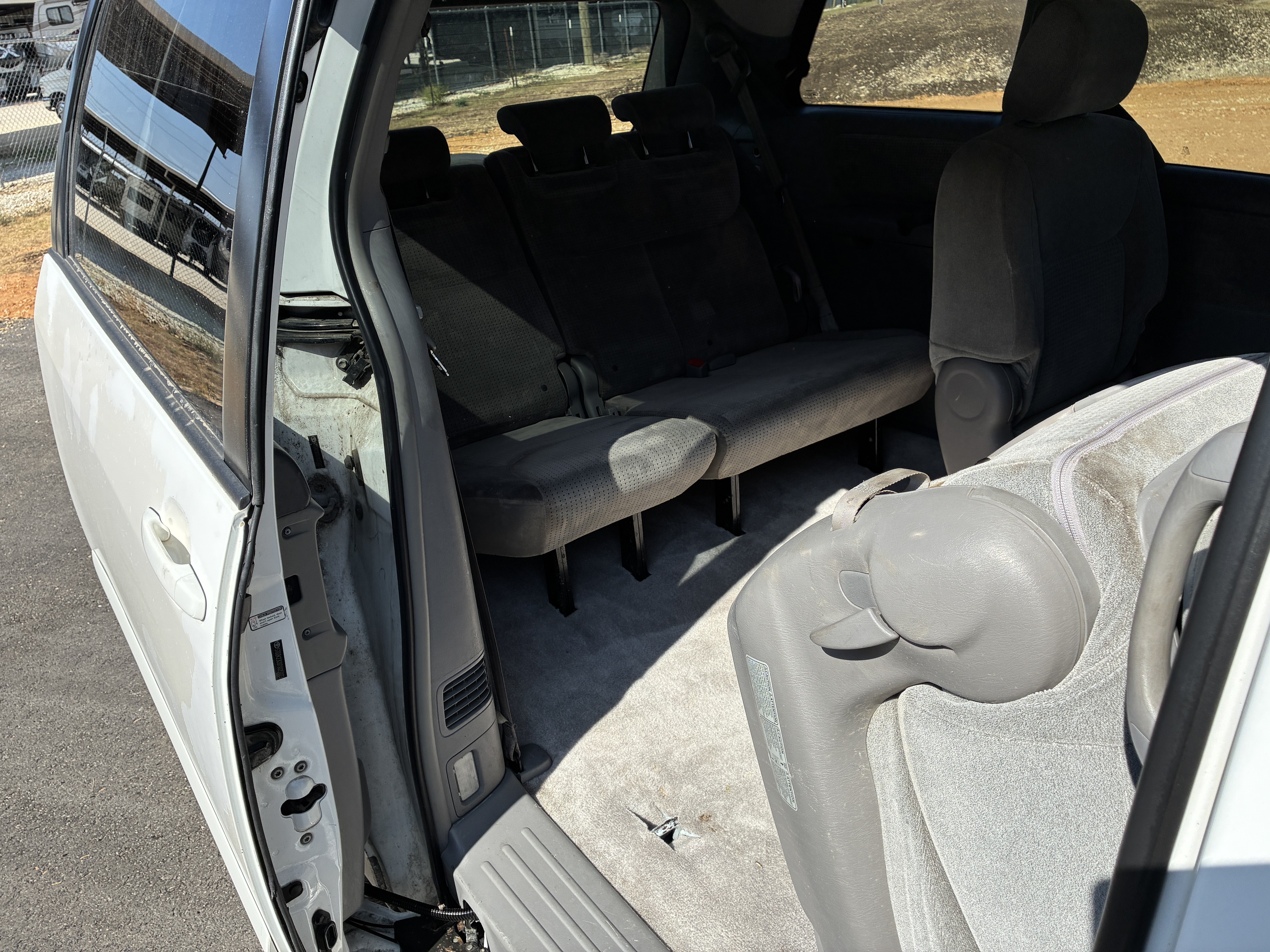 Used 2007 Toyota Sienna LE Minivan 4D FWD image 14