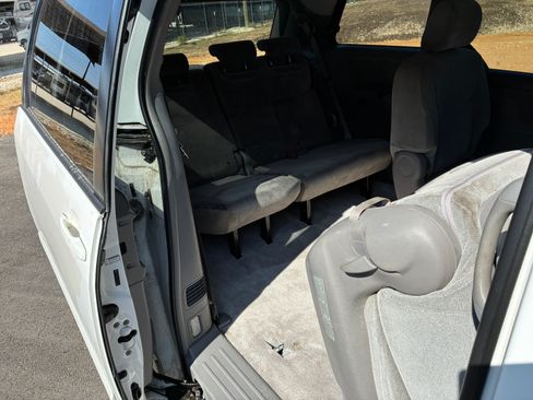 Used 2007 Toyota Sienna LE Minivan 4D FWD image 14