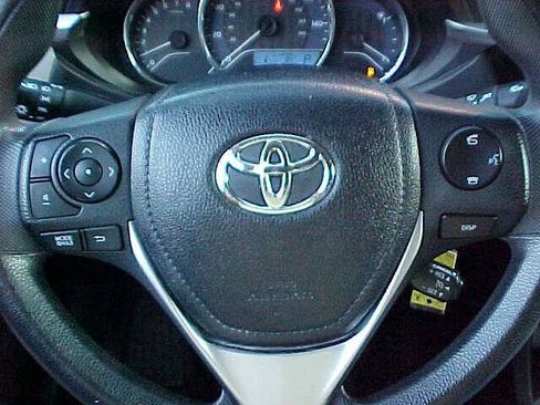 Used 2014 Toyota Corolla LE image 29