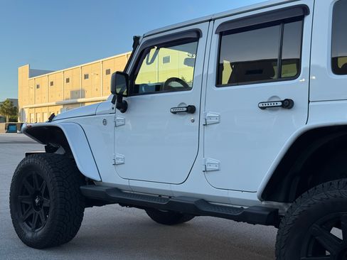 Used 2015 Jeep Wrangler 4WD Unlimited Sahara image 34