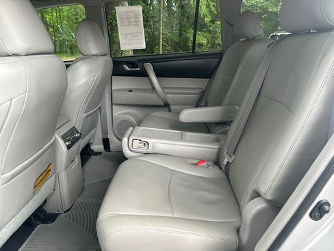 Used 2011 Toyota Highlander 4WD image 24
