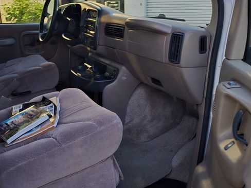 Used 1999 Chevrolet Express 1500 image 19