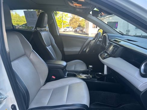 Used 2016 Toyota RAV4 Limited image 28