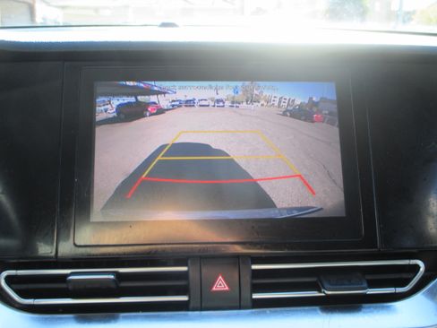 Used 2022 Kia Niro LXS image 6