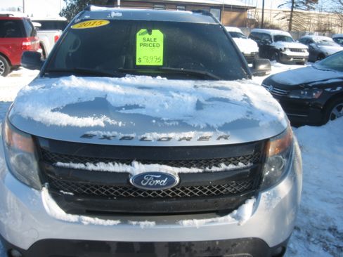 Used 2015 Ford Explorer Sport image 2
