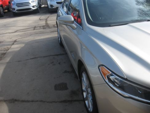 Used 2017 Ford Fusion Energi image 3