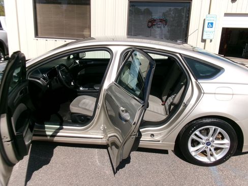 Used 2018 Ford Fusion S image 11