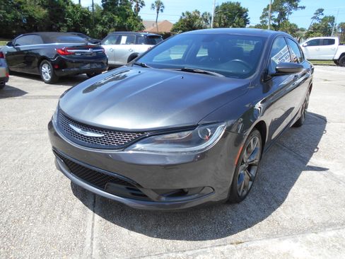 Used 2016 Chrysler 200 S FWD image 2