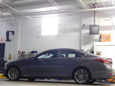 Used 2015 Hyundai Genesis 3.8 image 9