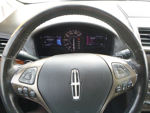 Used 2013 Lincoln MKX Reserve image 27