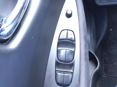 Used 2017 Nissan Leaf S image 24