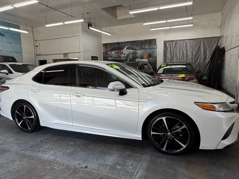 Used 2020 Toyota Camry XSE FWD image 3