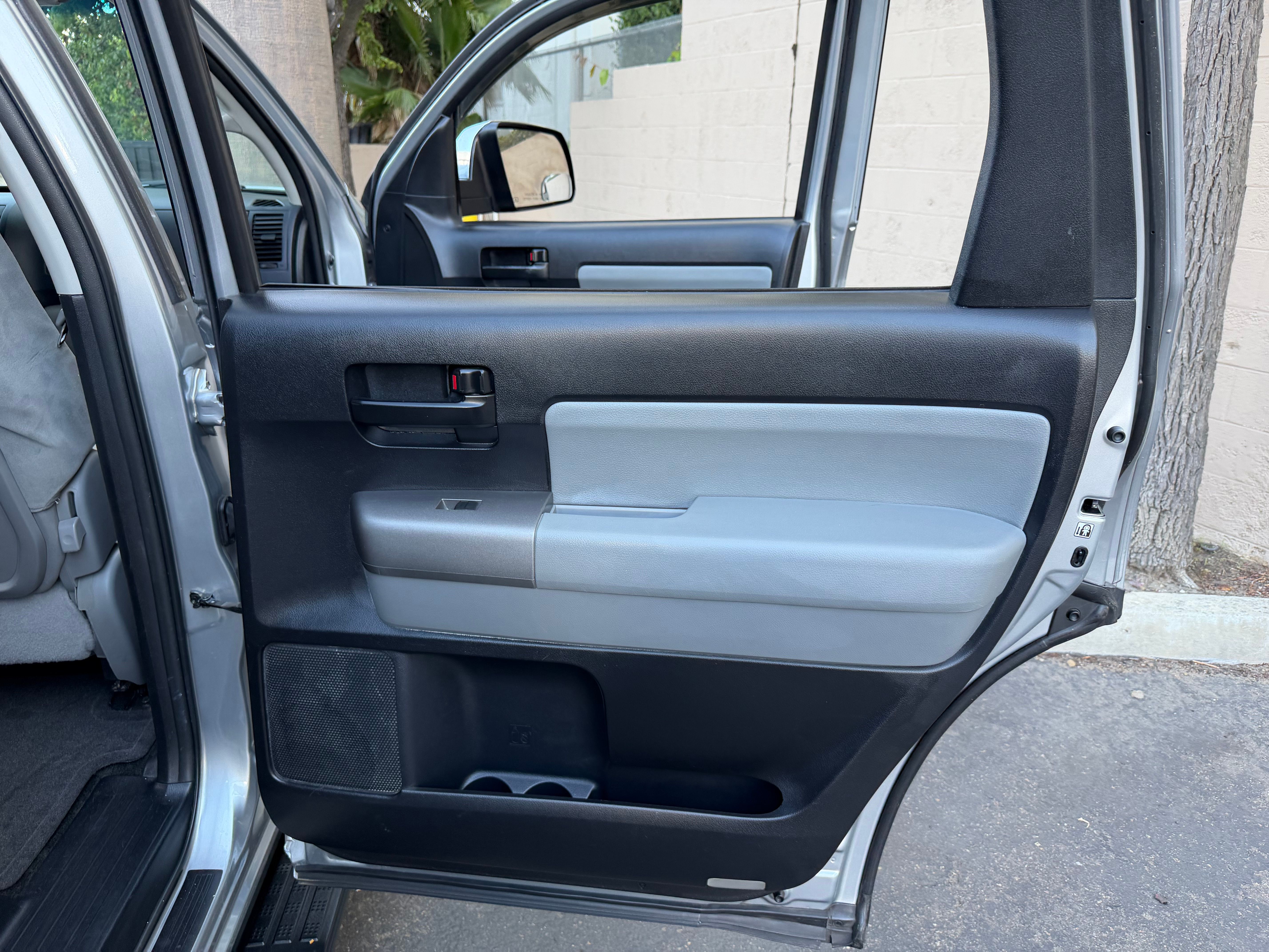 Used 2014 Toyota Sequoia 4WD SR5 image 25