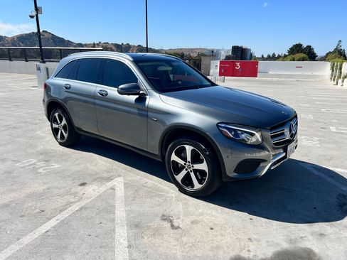 Used 2019 Mercedes-Benz GLC 350e 4MATIC image 4
