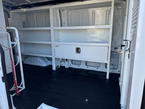 Used 2023 Ford Transit 250 148 Medium Roof RWD image 4